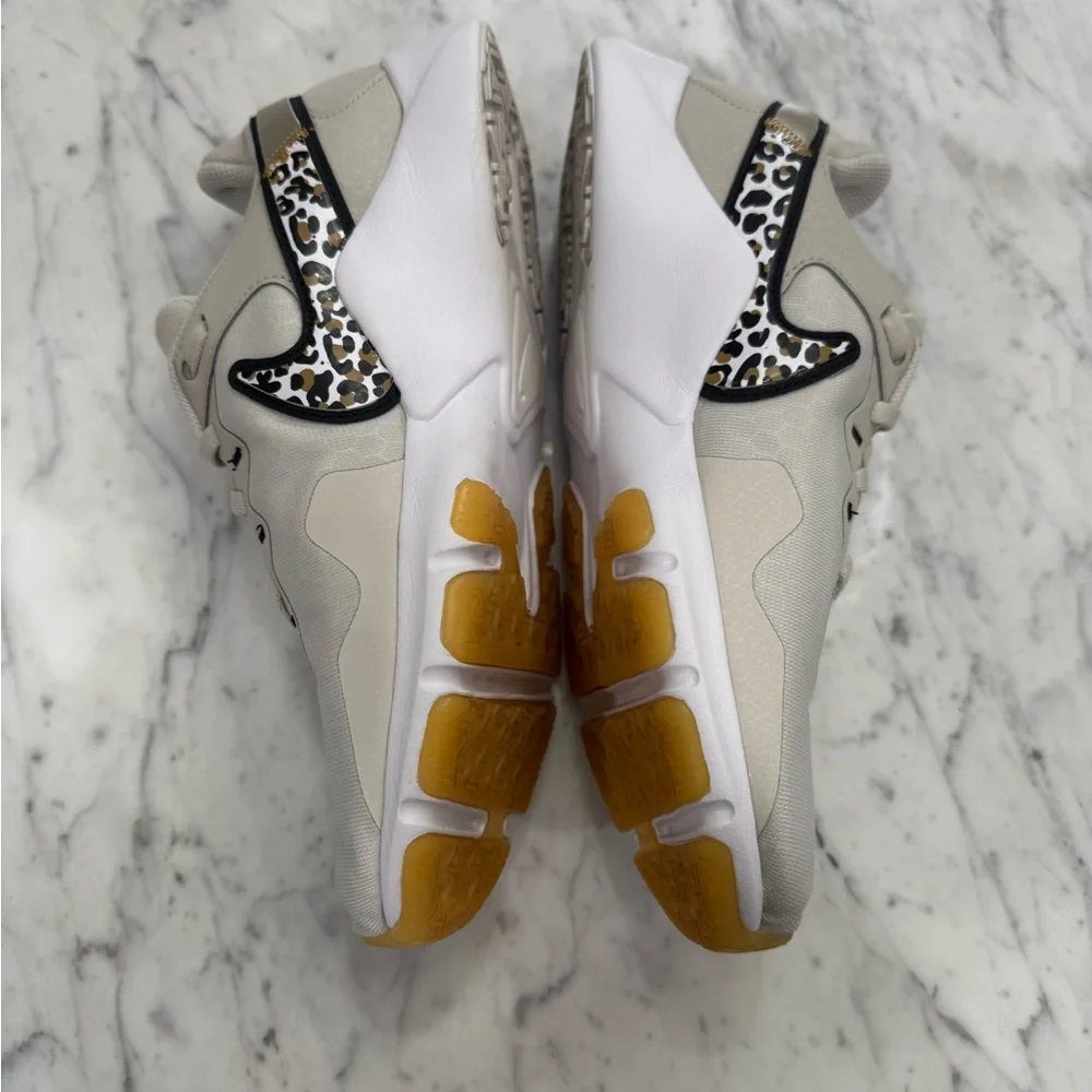 EXCELLENT Nike Legend Essential 2 Cream Sneakers with Leopard Print Size 9 - Picture 7 of 11